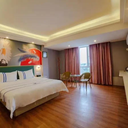 Longxing Business Hotel (Yangchun Railway Station Branch)