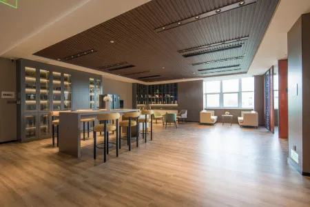 Days Hotel by Wyndham Chengdu Wenjiang Отели рядом с достопримечательностью «Chengdu Normal University»