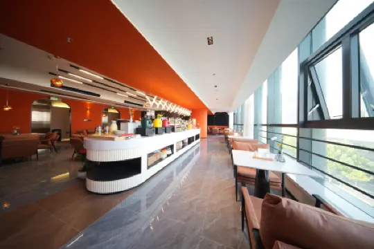 NATO.Walking in the Clouds    Hotel