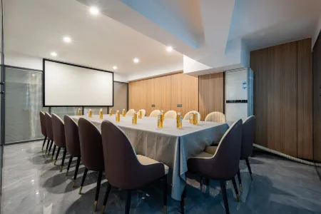 Yipinjia Hotel Отели рядом с достопримечательностью «Hubei University of Traditional Chinese Medicine»