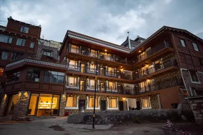 Xiaojin Qimuyizhan Homestay 쓰구냥산 주변 호텔