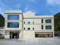 Li Semi-Private Hot Spring Homestay (Bipenggou Li Xiaolu) Hotels in Li County