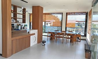 Hanyuan Hushang Yunju Homestay