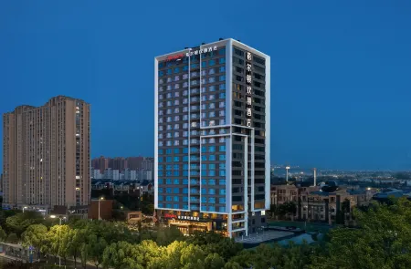 Xinyang Hampton by Hilton Hotel Отели рядом со станцией Xinyang East Railway Station