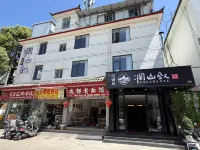 Lanshanxu Snow Mountain Scenic Homestay فنادق في ليجيانغ