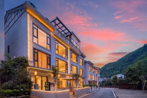 Mountain View Lodge · deram Scenic Designer Holiday Retreat (Sanqing Mountain Scenic Area Branch) - 3 stelle
