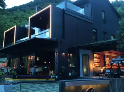 Yee Choi Hotels & Resorts