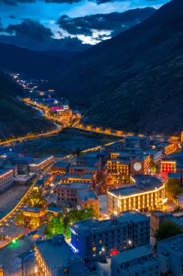 Daocheng Yading Chujian Art Hotel