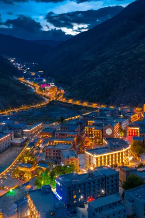 Daocheng Yading Chujian Art Hotel Отели рядом с достопримечательностью «Yangmaiyong»