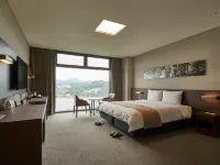 Bloomvista Hotel & Conference Hotels near Shigan Toki Gallery