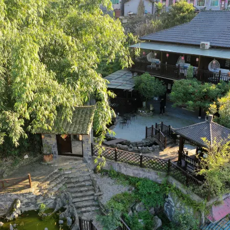 Xingyi Mountain Breeze Inn