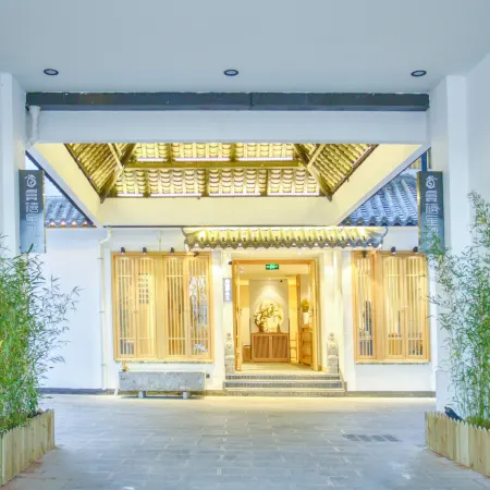 G Joyful · Yinjian Hotel (Kunming Nanping Pedestrian Street Daguanzhuanxin Farmers'Market)