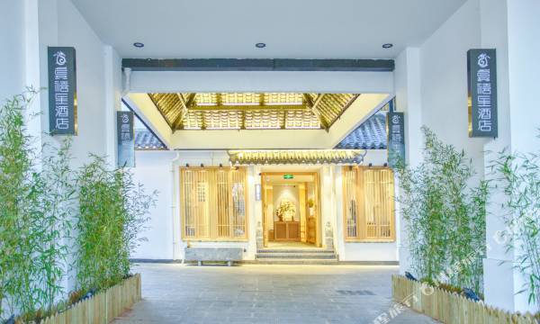 G Joyful · Yinjian Hotel (Kunming Nanping Pedestrian Street Daguanzhuanxin Farmers'Market)