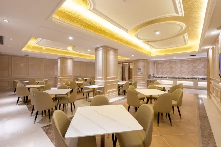 Hotel Vienna (Maoming's first Beach Hotel in China) Отели рядом с достопримечательностью «Shuidong Bay»