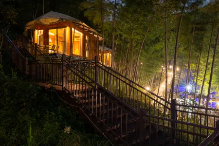 Floral Hotel · Liuyang Huyang xiqinxingu hotel Отели рядом с достопримечательностью «Daweishan National Forest Park»