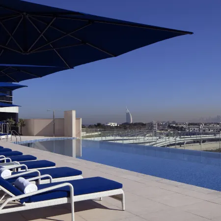 Avani+ Palm View Dubai Hotel & Suites Отели рядом с достопримечательностью «Район Дубай-Нолидж-Виллидж»