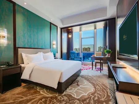 Grand Madison Hotel Xuchang Beihai Отели рядом с достопримечательностью «Jian'anqu Beihai Park»