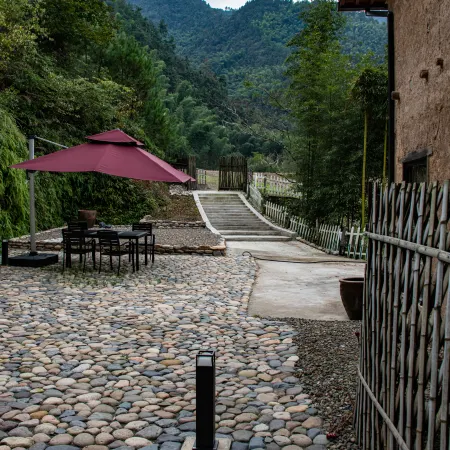 Tianlu Valley Inn Отели рядом с достопримечательностью «Shanhuling»