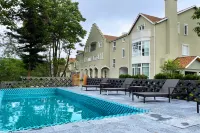 Victoria Mansion - Infinity Pools