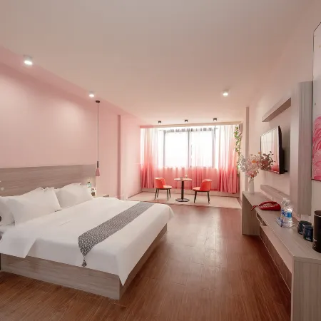 Dongyijing Hotel (Guiping Xishan Pedestrian Street)
