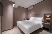 HanTing Hotel (Xiamen Wenzao Subway Station) Hotels in Xiamen
