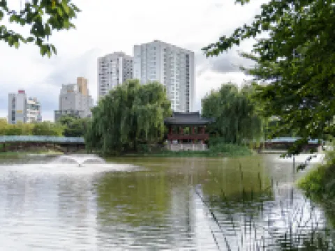 Golden Planet Hotel 利川市のホテル