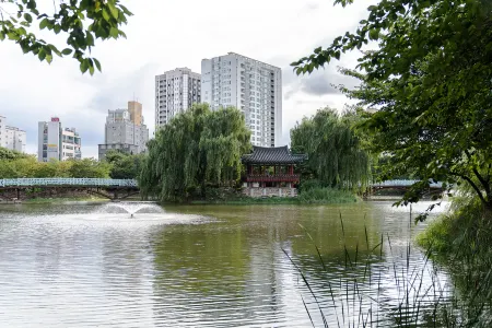 Golden Planet Hotel Отели в г. Ичхон