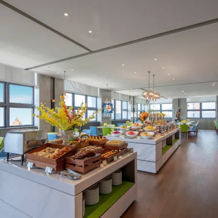 Hampton by Hilton Shenzhen  Yuanshan Отели рядом с достопримечательностью «Вутонг Маунтен»