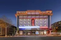 โรงแรมกว่างเหยียน ตุนหวง (ตลาดกลางคืนชาซโจว) โรงแรมใกล้สนามกีฬาเมือง