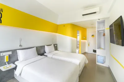 YELLO Hotel Manggarai - Jakarta Hotel dekat Sari Salon & Day Spa