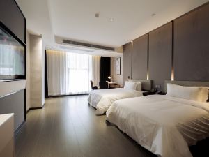 Tangchen Light Luxury Hotel