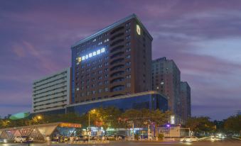 Super 8 Select Hotel (Urumqi Yangtze South Railway Station)