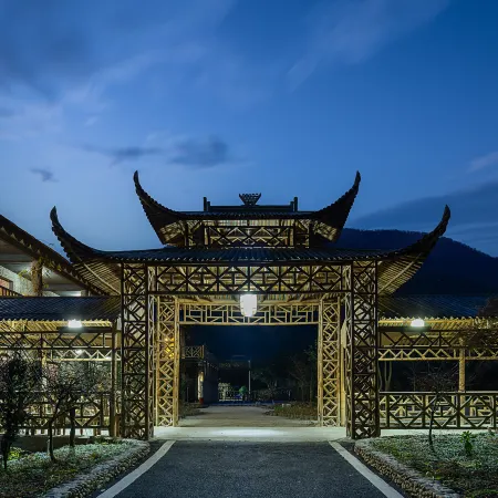 Floral Hotel · Escaping Maple Valley Hotel (Qinxin Garden)