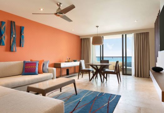 하얏트 지바 수영장 전경