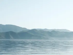 Lugu Lake Qiushan Hotel