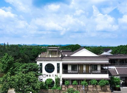 Longyin Jiangnan Hotel