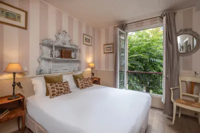 Hôtel de l'Avre Hotels near Fresque l'Ecole