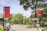 RedDoorz Syariah at Shakira Alesha Enggal Hotels in Engal