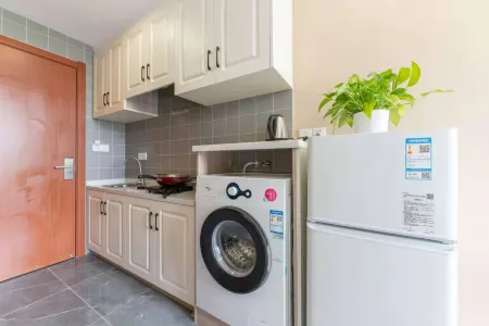 Shanghai Yusen Hotel (Kangxin Highway Metro Station, Pudong Tumor Hospital East Branch) Отели рядом с достопримечательностью «Shanghai University of Medicine & Health Sciences (Pudong Campus)»