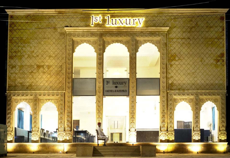 1st Luxury - Housity