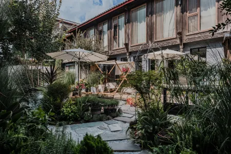 Jingli Yisu Inn