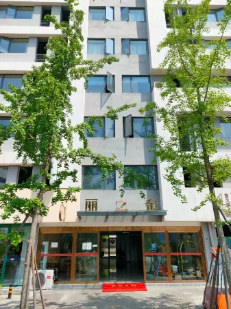 Lizhijin Hotel (Chengdu Shuangliu International Airport Hangdu Street Metro Station) Отели рядом с достопримечательностью «Jiaolonggang Zhanshi Center»