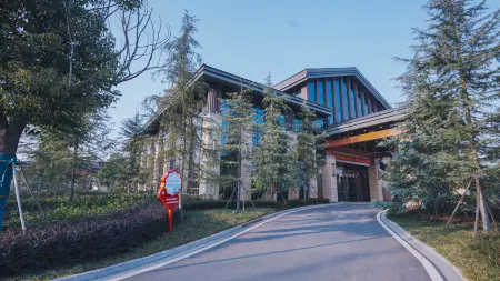 Jasmine Landscape Hotel Отели рядом с достопримечательностью «Caomiao Mountain»