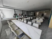 Hangjinqi Seven Seasons Hotel
