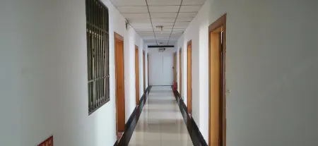 Hongyun Guest House Отели в г. Яньбянь