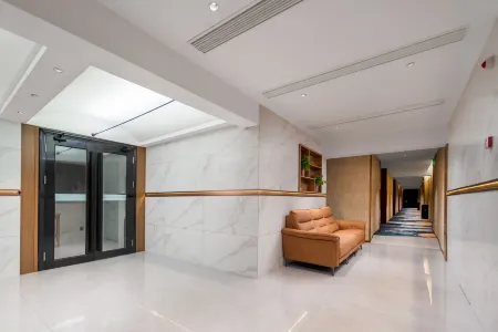 Fino Hotel (Nanjing Jiangbei Hongyuecheng Longhua Road Subway Station Branch) Отели рядом с достопримечательностью «Nanjing University of Technology Pukou Campus»