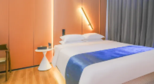 Xiangyin Huanting Light Luxury Hotel - parcheggio