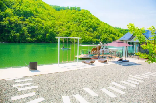 Kuandian Lake Light Mountain House B&B