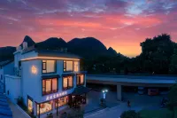 MIAOFENGGE 완펑린(만봉림) 관광지 주변 호텔