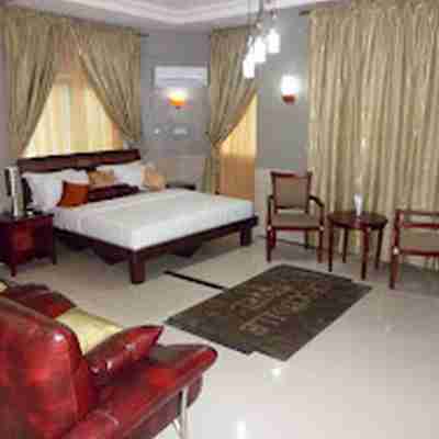 Crocodile Hotels and Restaurant Rooms